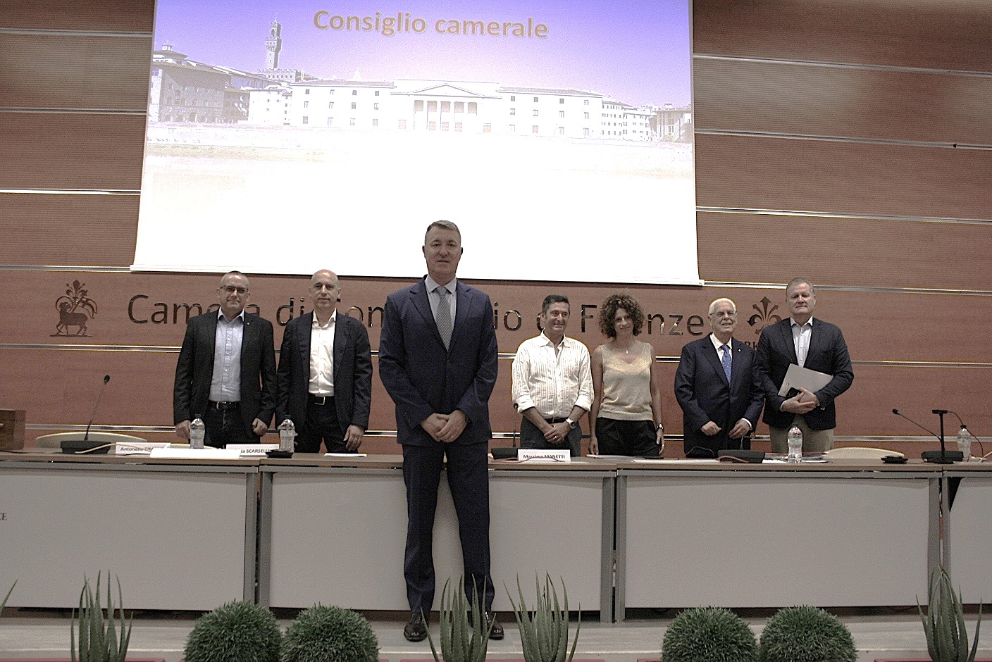 Massimo Manetti con la nuova Giunta della Camera di commercio